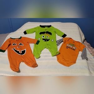 (3pc. Bundle) A Halloween Babies One Piece, From: RECIEN NACIDO  Fits a Newborn
